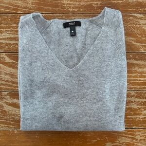 Aqua 100% cashmere v neck sweater